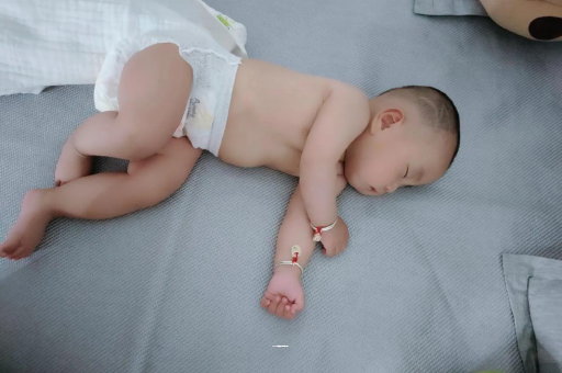 扶余几个月宝宝会抬头